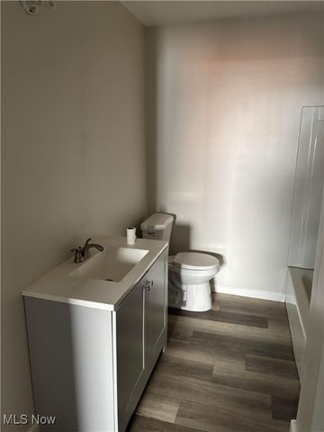 2255 Lake Road, Akron, OH 44312