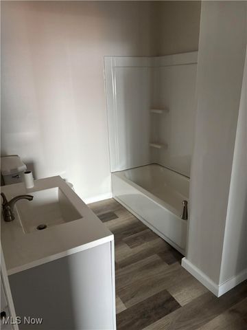 2255 Lake Road, Akron, OH 44312