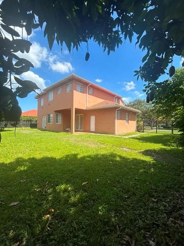 7856 NW 167th Terrace, Miami Lakes, FL 33016