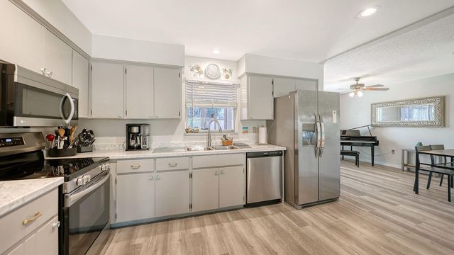 2902 CAPTIVA GARDENS DRIVE 3, Sarasota, FL 34231