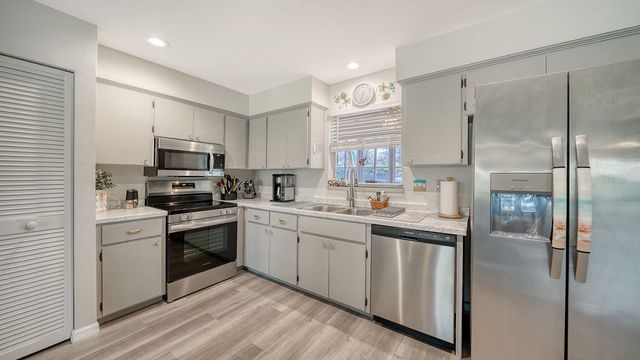 2902 CAPTIVA GARDENS DRIVE 3, Sarasota, FL 34231
