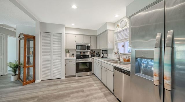 2902 CAPTIVA GARDENS DRIVE 3, Sarasota, FL 34231