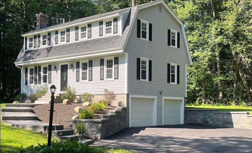 7 Oakwood Street, Windham, NH 03087