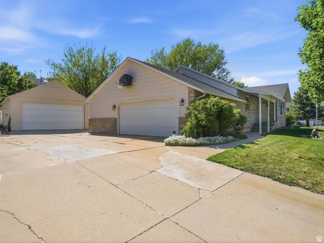 1969 E CEDAR BENCH, South Weber, UT 84405