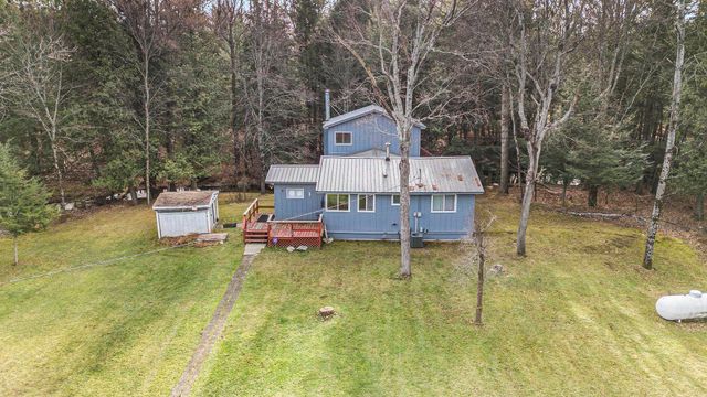 5489 S Kings Highway, Cherry Valley Twp, MI 49623