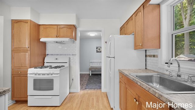 4863 Byron Center Avenue, Wyoming, MI 49519