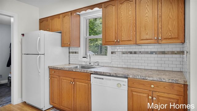 4863 Byron Center Avenue, Wyoming, MI 49519