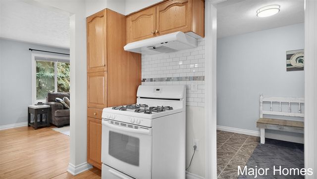 4863 Byron Center Avenue, Wyoming, MI 49519
