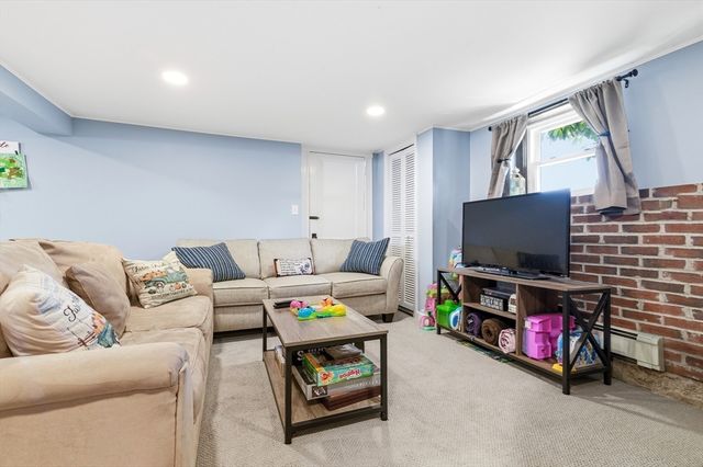 107 Lenox St, Quincy, MA 02169