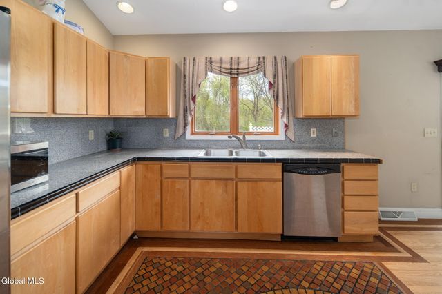 1 Birch Lane, East Greenbush, NY 12144