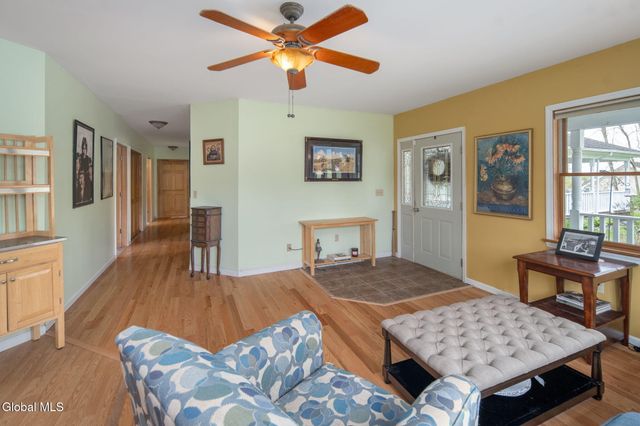 1 Birch Lane, East Greenbush, NY 12144