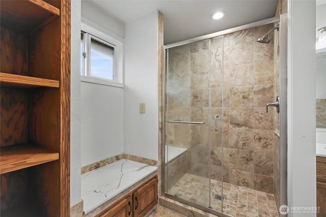 556 SW 334th Court, Federal Way, WA 98023