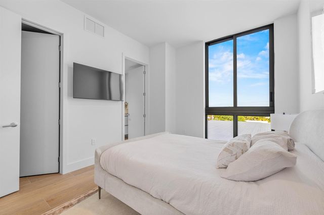 305 Briny Avenue 301, Pompano Beach, FL 33062