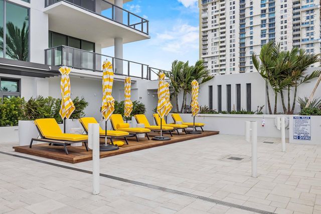 305 Briny Avenue 301, Pompano Beach, FL 33062