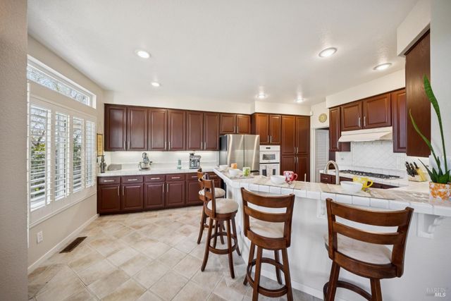 35 Princeville Ct, Petaluma, CA 94954