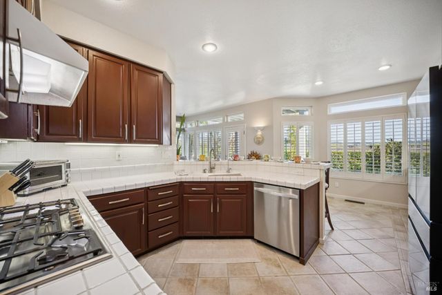 35 Princeville Ct, Petaluma, CA 94954