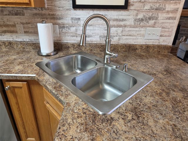 10531 Hickory Drive 1, Urbandale, IA 50322