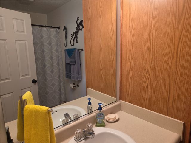 10531 Hickory Drive 1, Urbandale, IA 50322