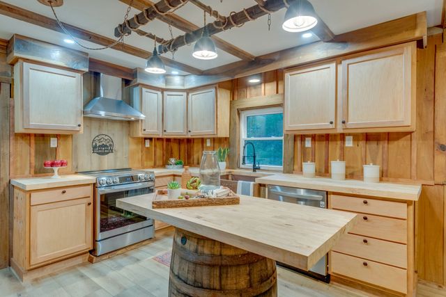150 Humpty Dumpty Rd, White Bluff, TN 37187