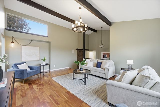 21015 30th Street Ct E, Lake Tapps, WA 98391