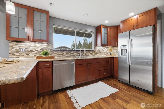 21015 30th Street Ct E, Lake Tapps, WA 98391