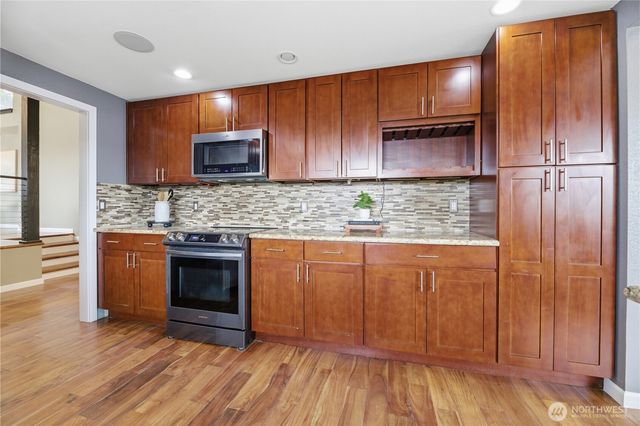 21015 30th Street Ct E, Lake Tapps, WA 98391