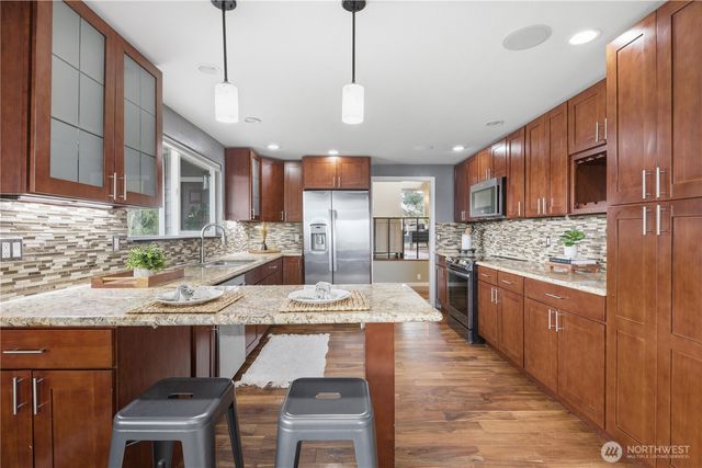 21015 30th Street Ct E, Lake Tapps, WA 98391