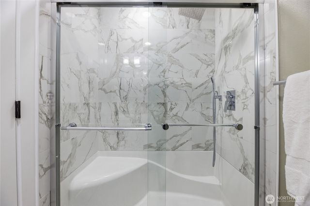 21015 30th Street Ct E, Lake Tapps, WA 98391