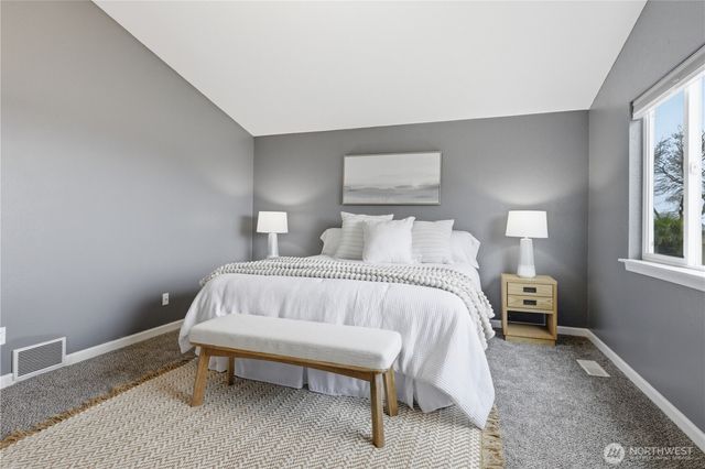 21015 30th Street Ct E, Lake Tapps, WA 98391