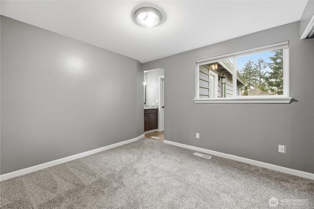 21015 30th Street Ct E, Lake Tapps, WA 98391