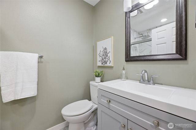 21015 30th Street Ct E, Lake Tapps, WA 98391