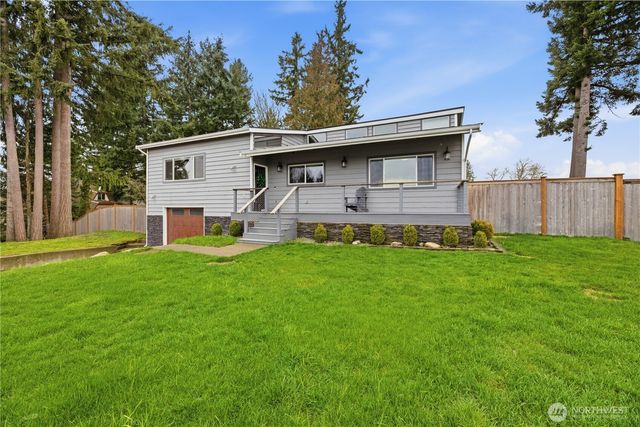 21015 30th Street Ct E, Lake Tapps, WA 98391