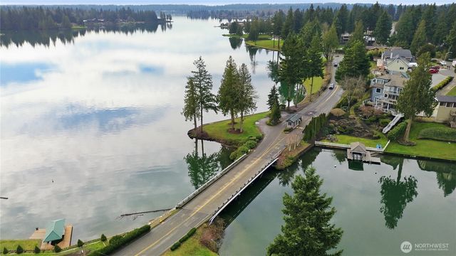 21015 30th Street Ct E, Lake Tapps, WA 98391