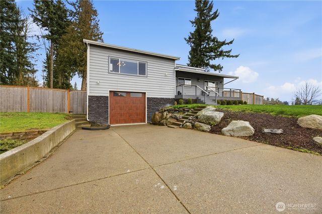 21015 30th Street Ct E, Lake Tapps, WA 98391