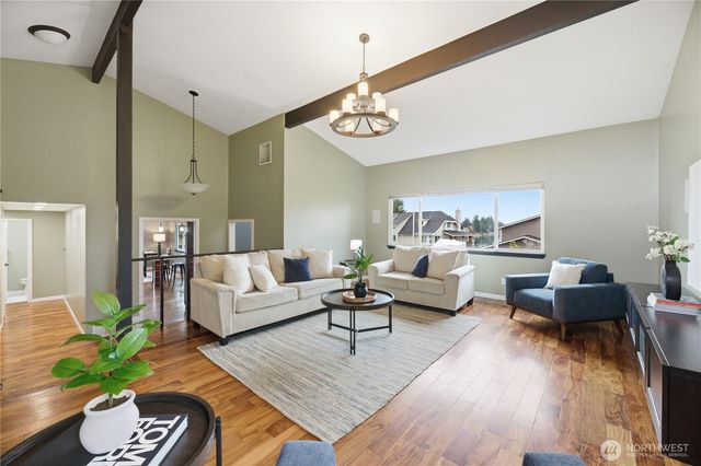 21015 30th Street Ct E, Lake Tapps, WA 98391