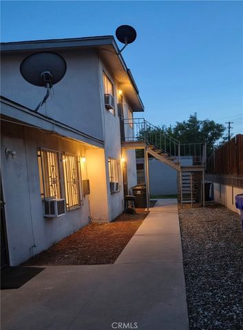 687 W 17th 4, San Bernardino, CA 92405
