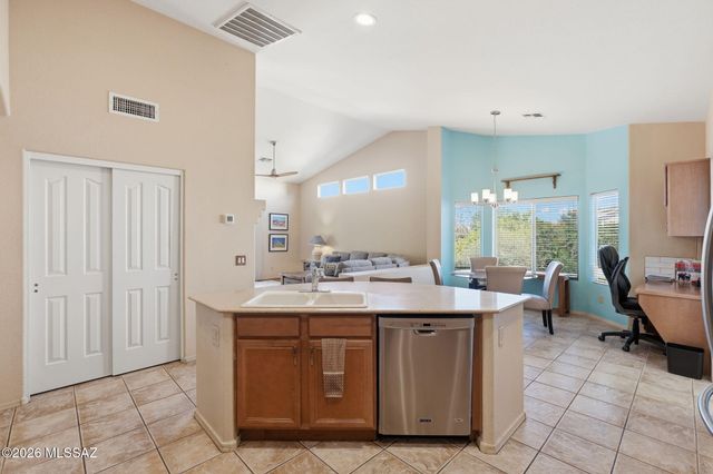 1141 N Desert Deer Pass, Green Valley, AZ 85614