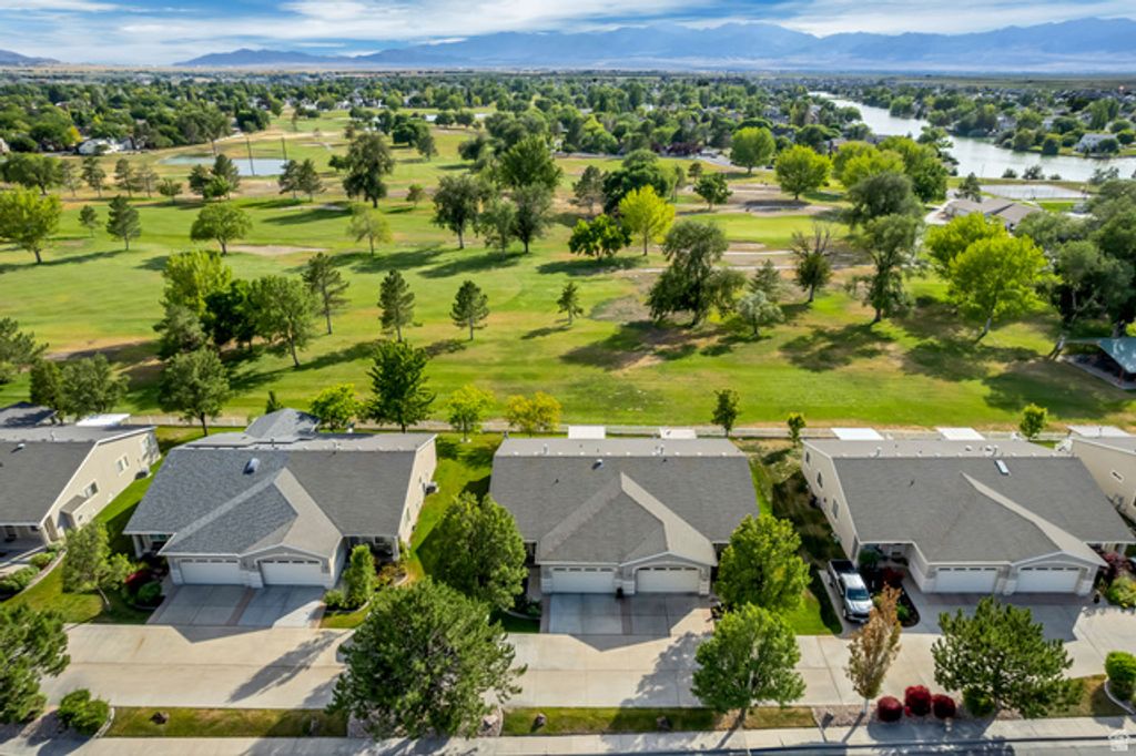 33 CLUBHOUSE DR, Stansbury Park, UT 84074 — photo 2