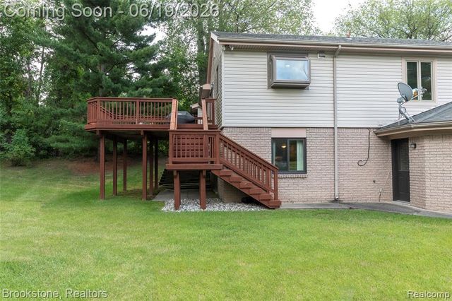 12168 Carriage Trail Circle, Davisburg, MI 48350
