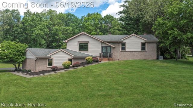 12168 Carriage Trail Circle, Davisburg, MI 48350