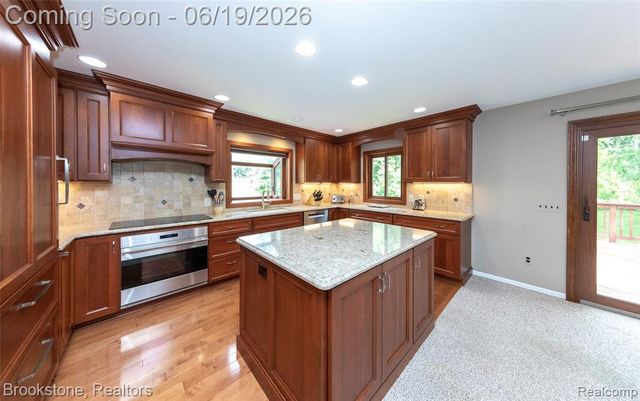 12168 Carriage Trail Circle, Davisburg, MI 48350