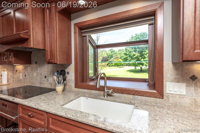 12168 Carriage Trail Circle, Davisburg, MI 48350