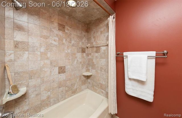 12168 Carriage Trail Circle, Davisburg, MI 48350