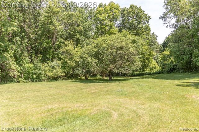 12168 Carriage Trail Circle, Davisburg, MI 48350