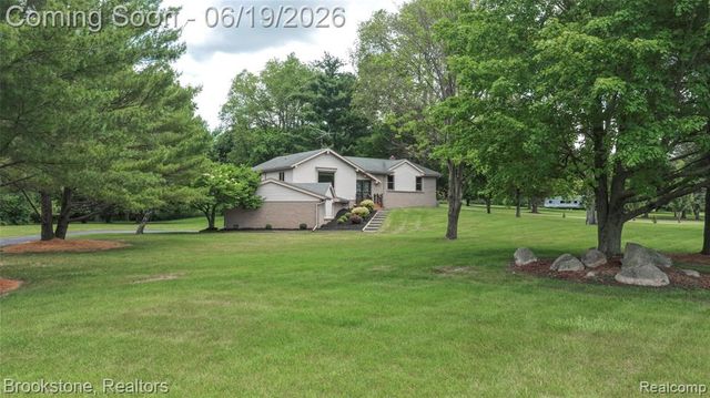 12168 Carriage Trail Circle, Davisburg, MI 48350