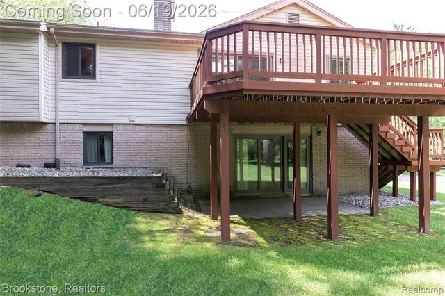 12168 Carriage Trail Circle, Davisburg, MI 48350