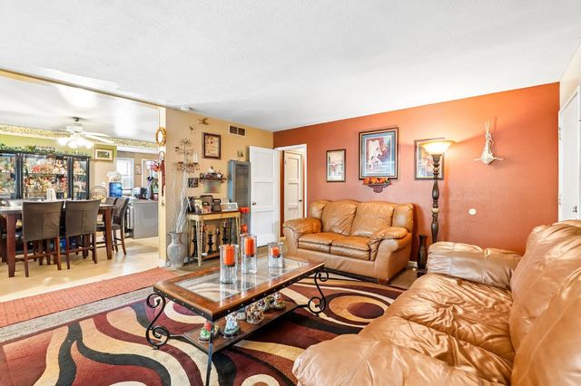 871 Greenwood Ave, West Sacramento, CA 95605