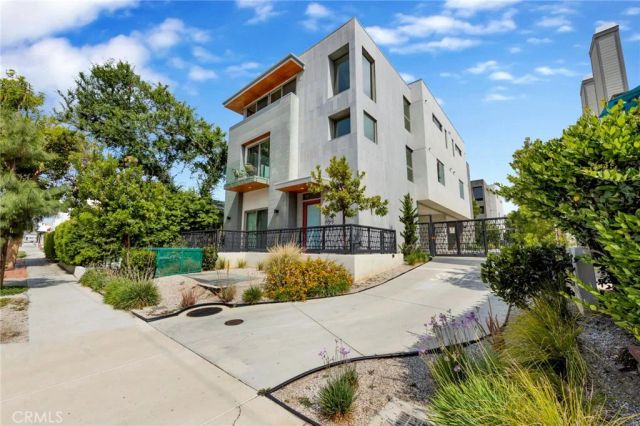 941 E California Boulevard 1, Pasadena, CA 91106