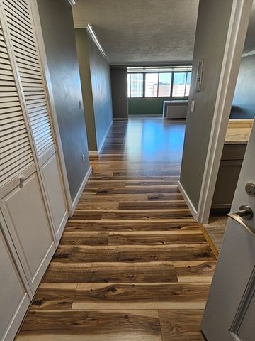 6 Whittier Place 10J, Boston, MA 02114