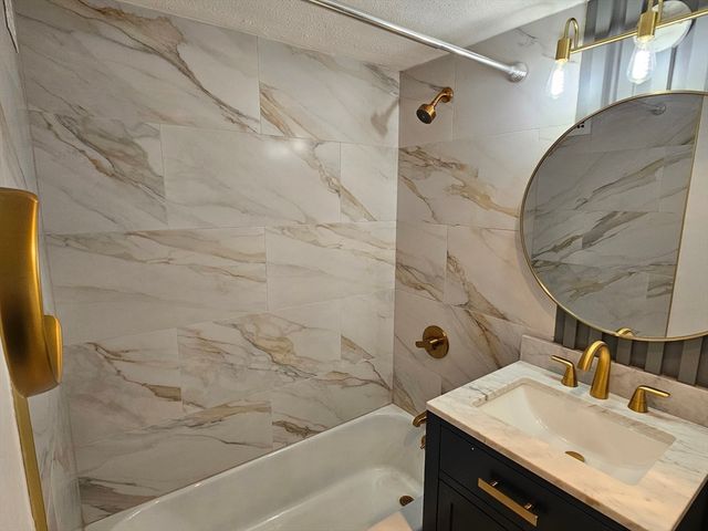 6 Whittier Place 10J, Boston, MA 02114